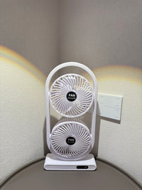 USB Dual-Kopf Schreibtischventilator mit Digitalanzeige, Wiederaufladbarer Vertikalventilator mit 5 Geschwindigkeitsstufen für Zuhause, Büro & Camping