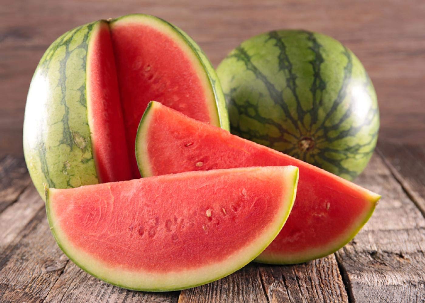 Riesige watermelon pflanzen with healthy vines