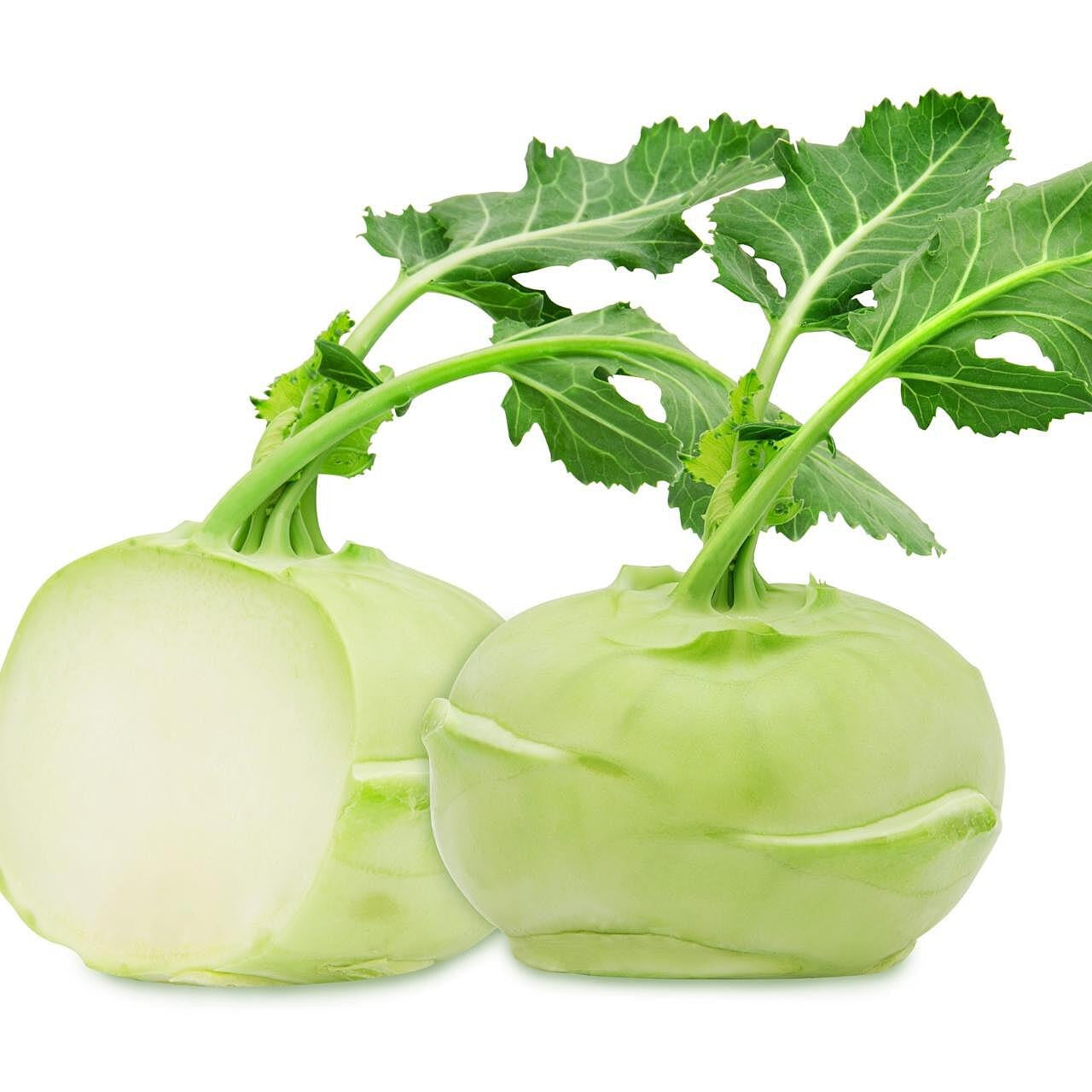 Freshly harvested grüne kohlrabi