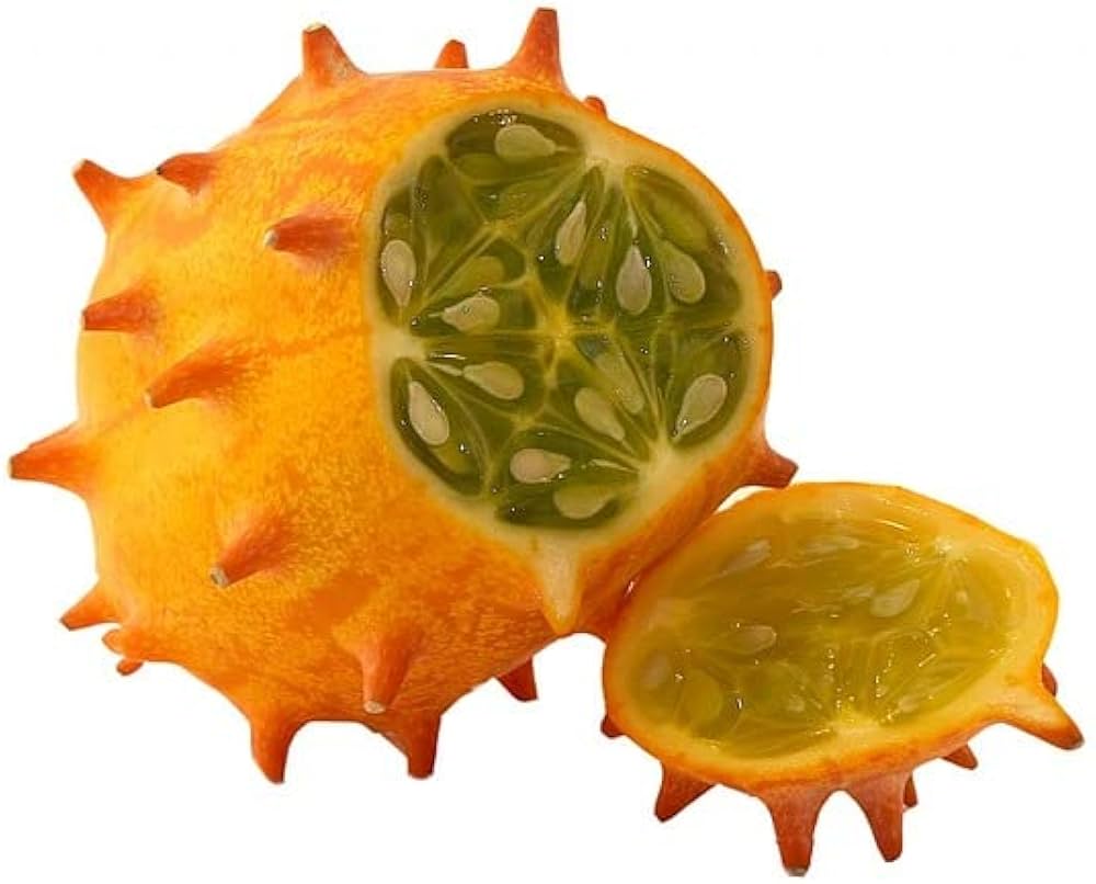 Closeup of horned cucumbers gezogen aus kiwano samen