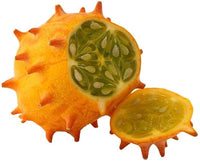 Closeup of horned cucumbers gezogen aus kiwano samen