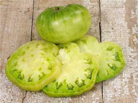 Große grüne beefsteak tomato on vine